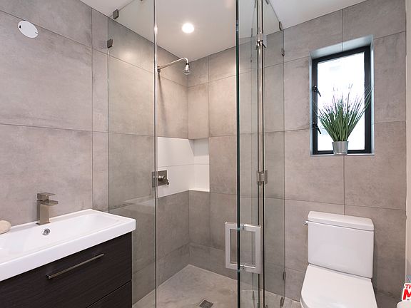 5th image of 818 N Formosa Ave