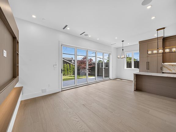 3rd image of 847 E 10th Ave #2