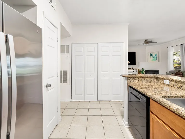 10000 SW 52nd Ave #35 — Photo 11
