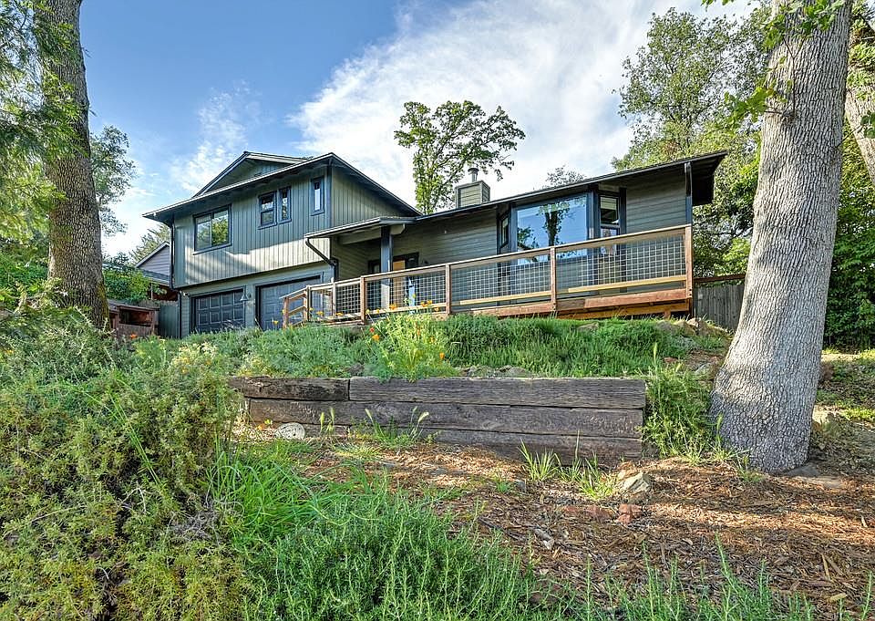 1st image of 119 Toyon Dr