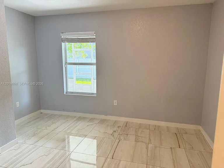 462 NE 6th Pl — Photo 10