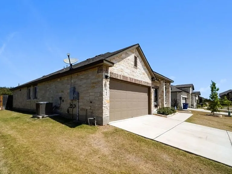 945 Cypress Ml — Photo 19