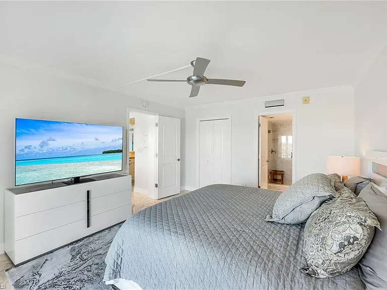 2750 Gulf Shore Blvd N #402 — Photo 10