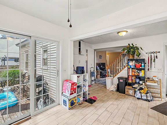 3rd image of 900 40th St SW