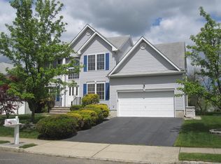 6 Heritage Dr, Englishtown, NJ 07726