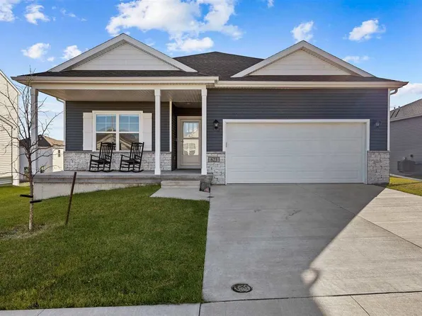 623 E Goldfinch Dr, Tiffin, IA 52340