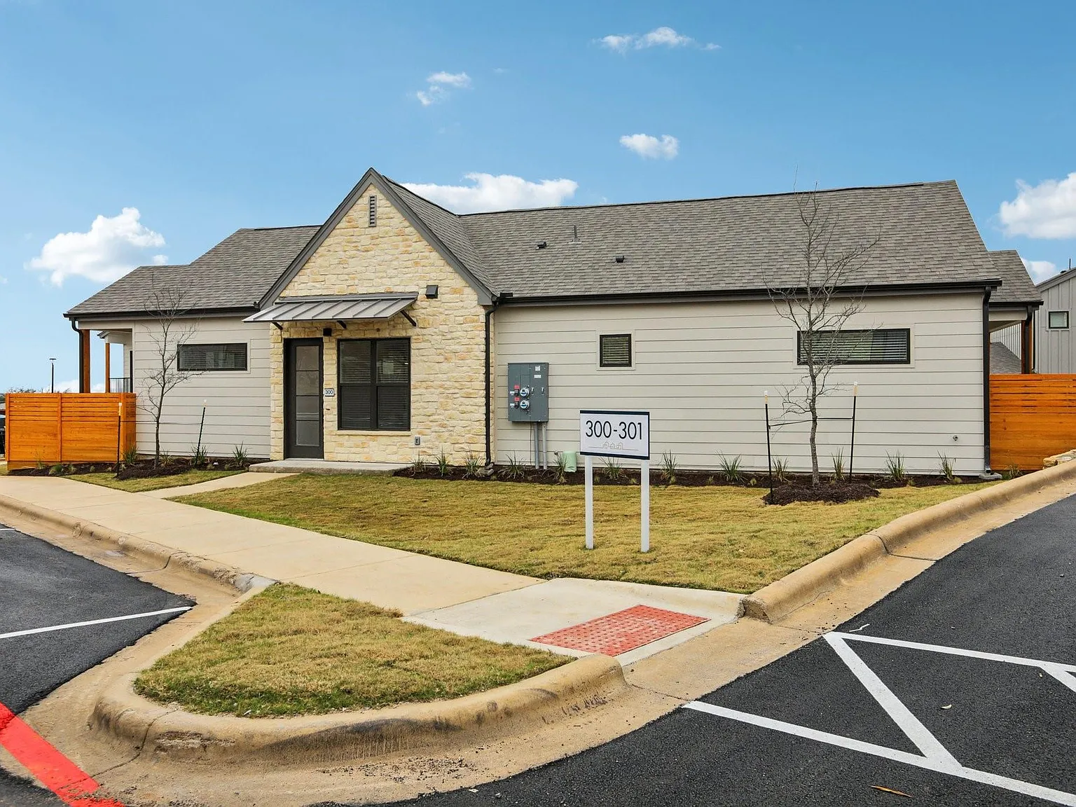 1 bed, 1.0 bath, 767 sqft, $1,649 — Photo 2