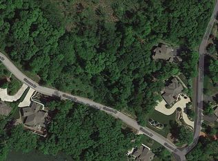 207 Glencoe Dr, Valparaiso, IN 46385