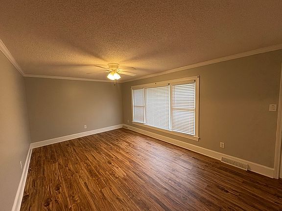 5th image of 2104 Oakview St
