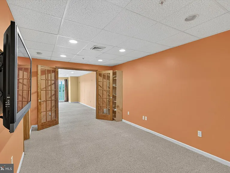 27 Lincoln Dr — Photo 35