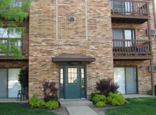 1352 N Geneva Dr APT 3B, Palatine, IL 60074