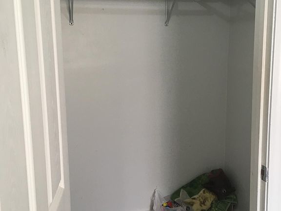 4th image of 944 Clark St APT 1