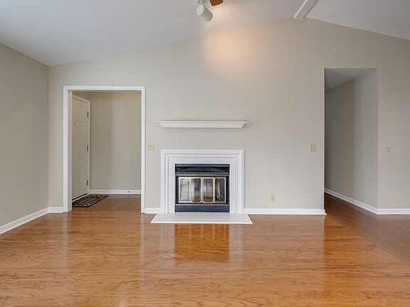4th image of 112 Cottage Pl