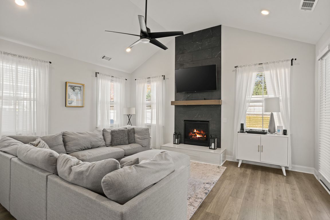 next background image