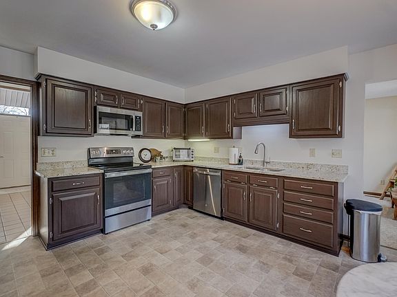 4th image of 214 Woodridge Dr