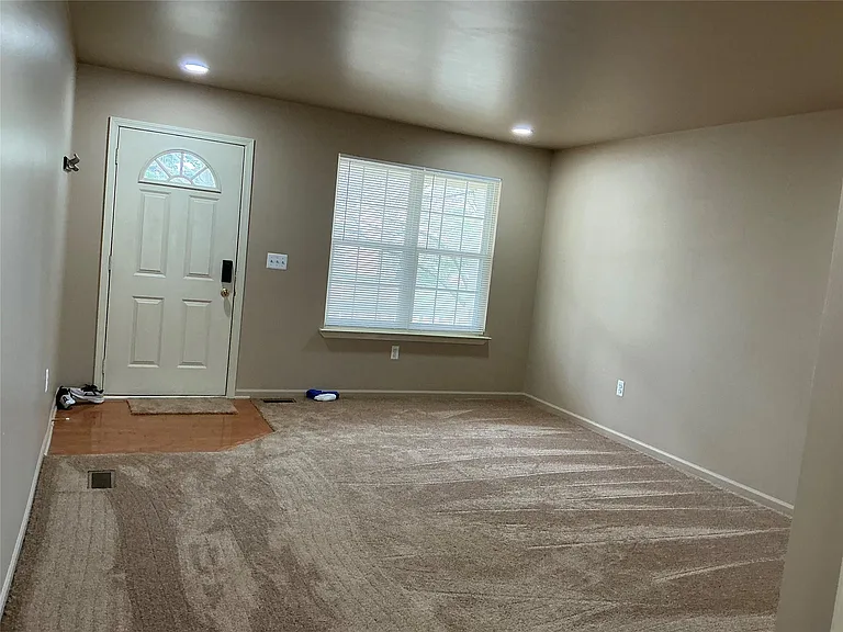 48161 Nottinghill Ln — Photo 52