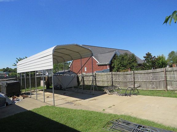 3rd image of 2235 Emerald Ct