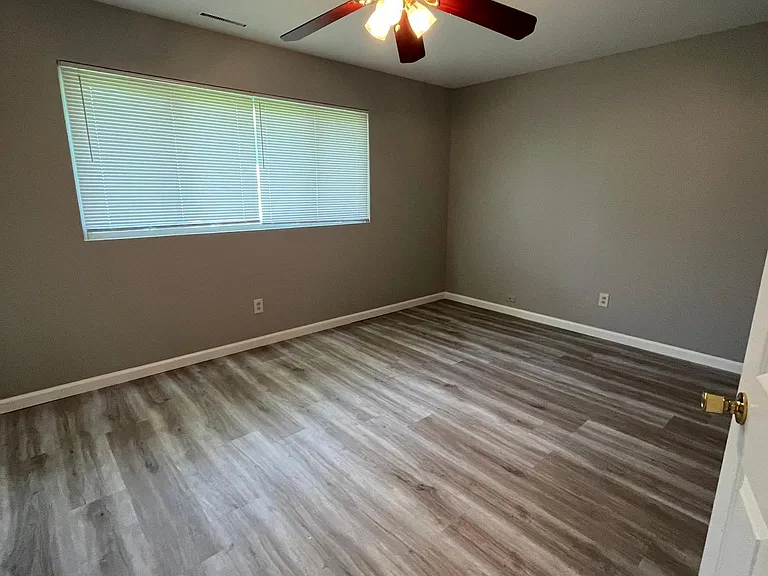 2571 Empire Dr — Photo 10