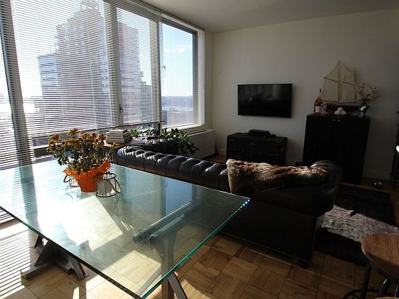 5th image of 312 11th Ave APT 24D
