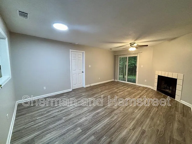 308 Commons Dr #308 — Photo 2