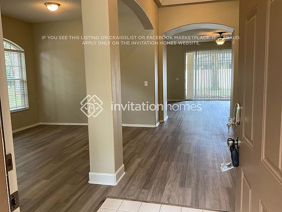 4th image of 233 Hanging Moss Dr