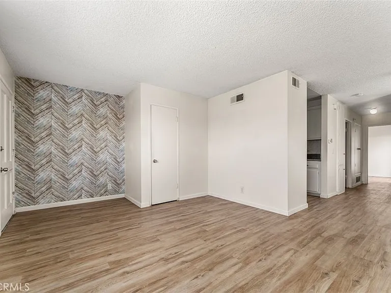 8115 Woolburn Dr — Photo 6
