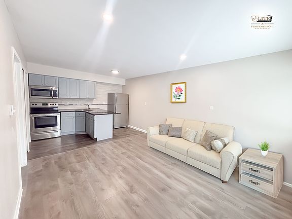 2nd image of 3807-15 Lippincott Blvd #10