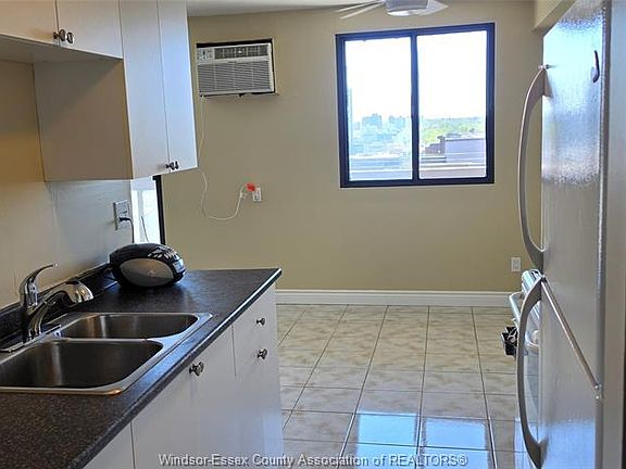 3rd image of 150 Park St W #1112