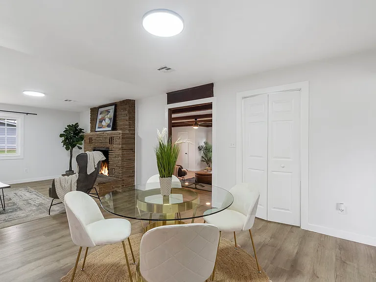 701 NW Ford Ln — Photo 14