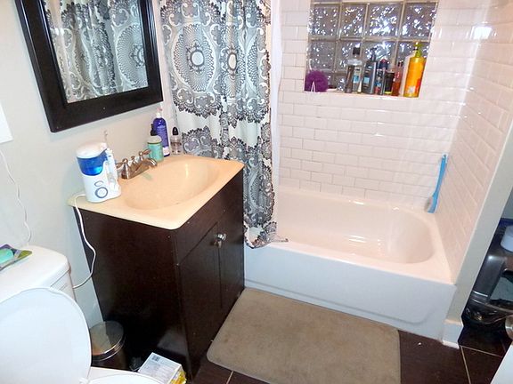 5th image of 3927 N Saint Louis Ave #2