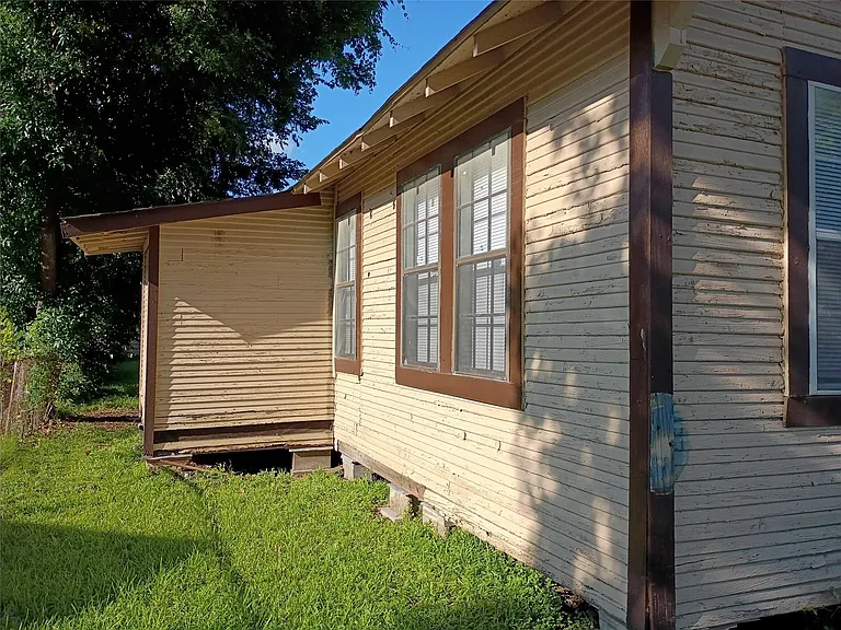7815 Dayton St — Photo 3