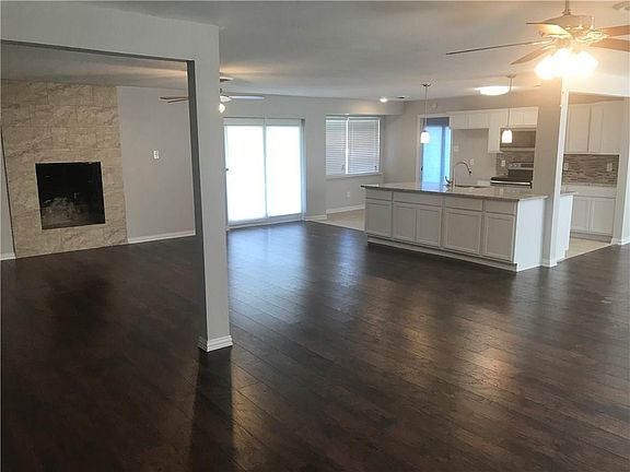 4th image of 211 N Friou St