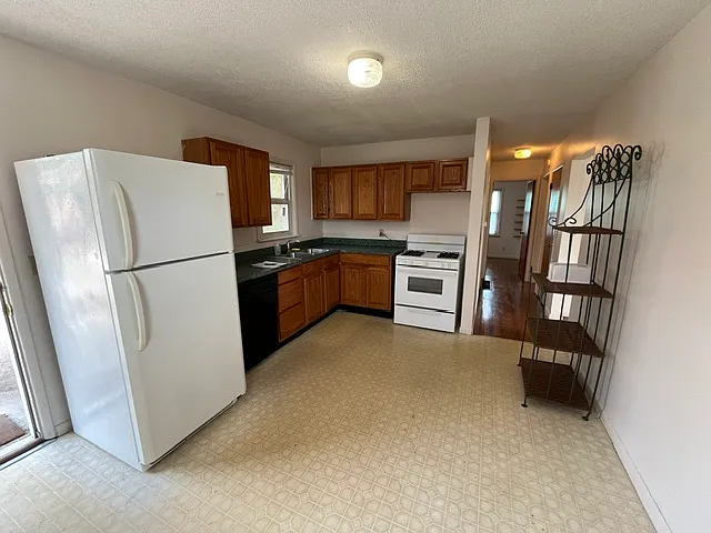 2 bed, 884 sqft, $1,550 — Photo 3