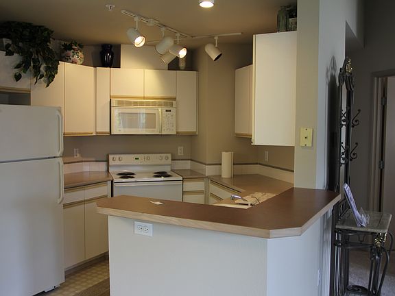5th image of 11130 SE 208th St #201