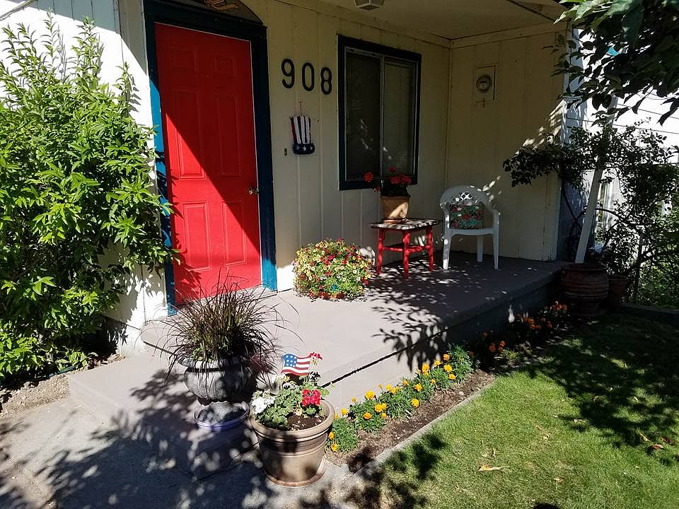 1st image of 908 4th Ave N