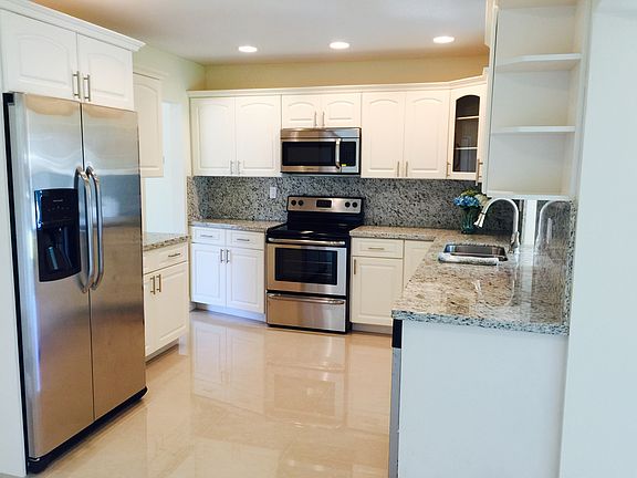 4th image of 4413 SW 37th Ave