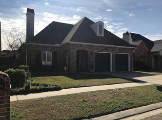 156 Kingspointe Cir, Lafayette, LA 70508