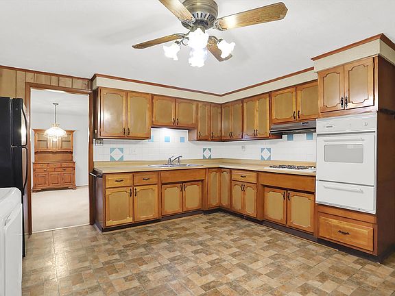 3rd image of 7316 Lowe Dr