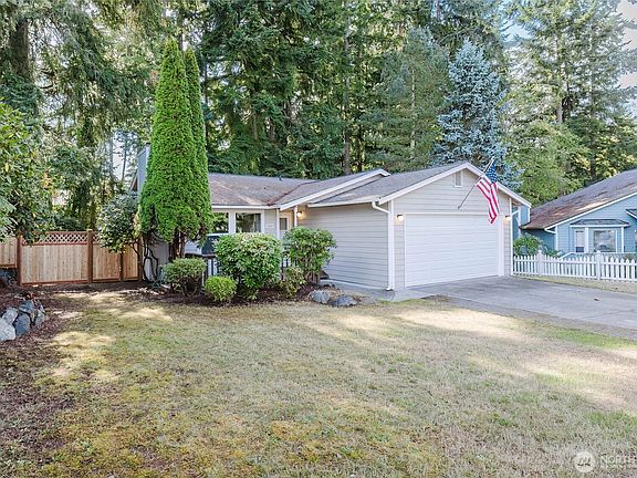 4th image of 1504 NW Lakehill Circle