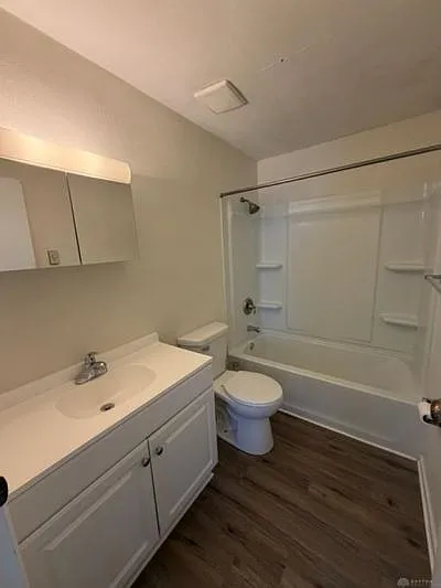 2 bed, 1.5 bath, $925 — Photo 2