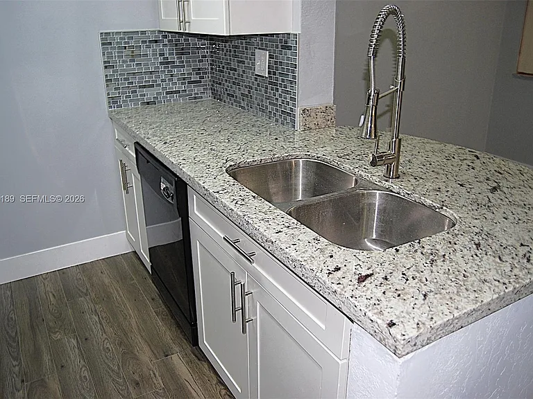 2803 N Oakland Forest Dr #108 — Photo 9