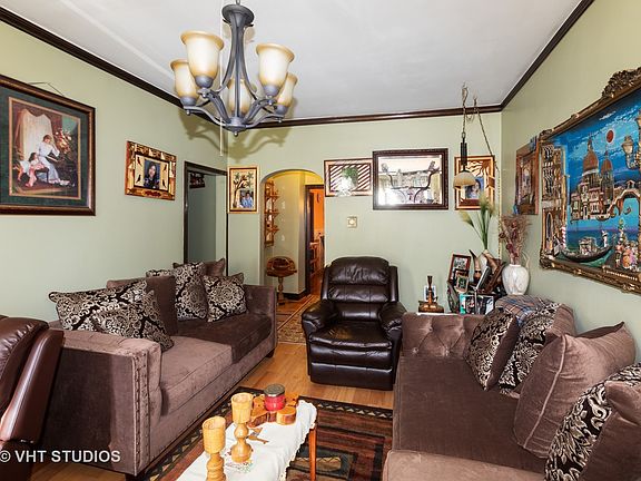 3rd image of 2416 W Hutchinson St