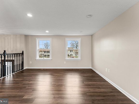 4th image of 1394 Rollinghouse Dr