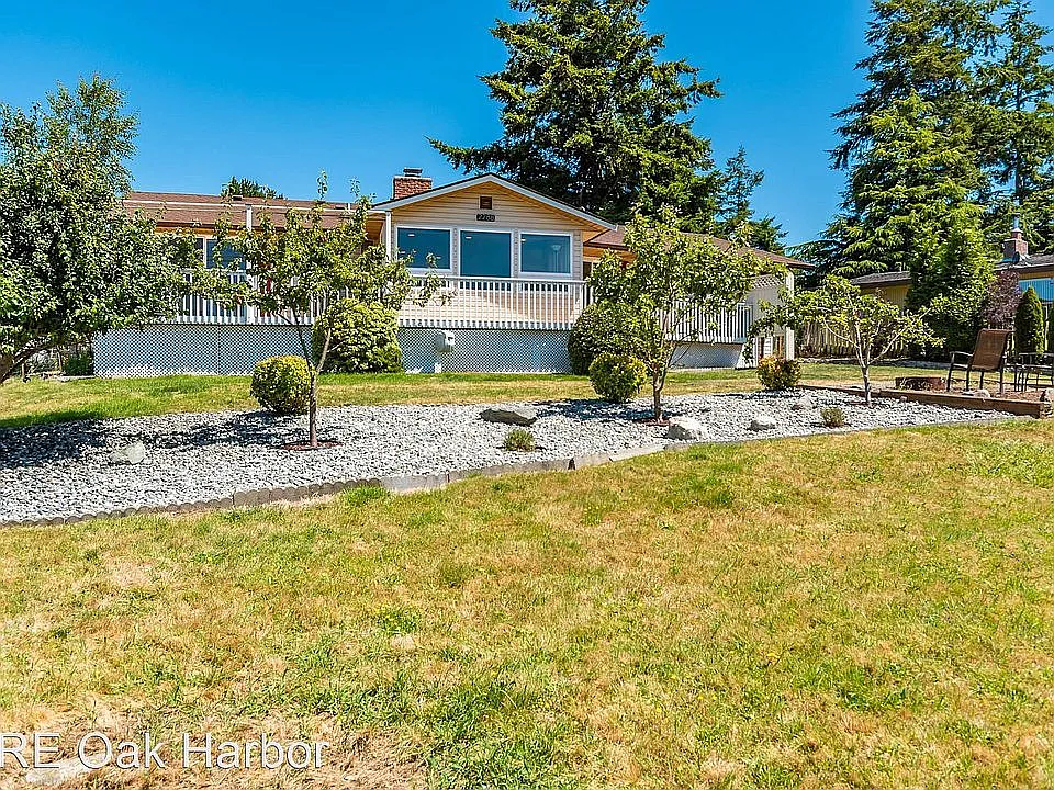 3 bed, 2325 sqft, $2,950 — Photo 2