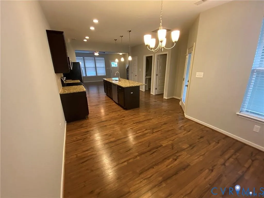 4 bed, 3.5 bath, 1902 sqft, $2,600 — Photo 4