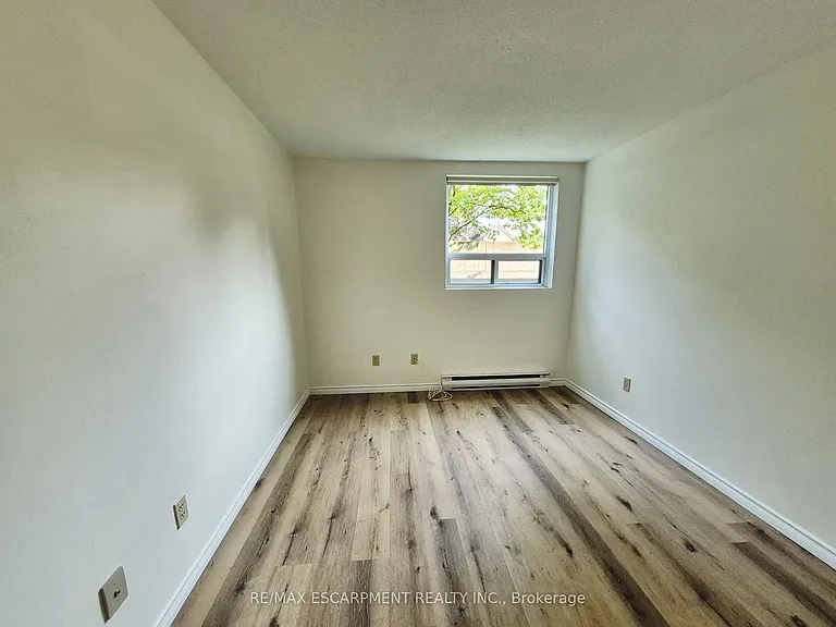 421 Fairview Dr #105 — Photo 14