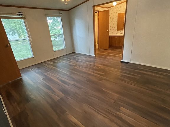 5th image of 24 Illini East St