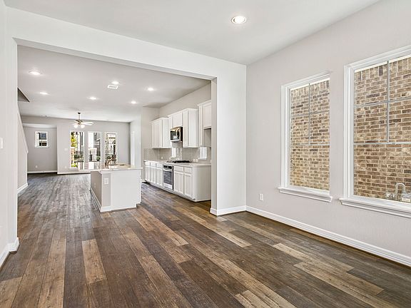 18202 Lake Eagle Drive Valle Kitchen