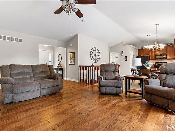 2nd image of 1910 Homefield Prairie Ct