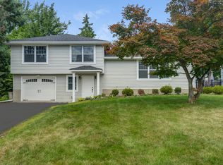 69 Sykes Ave, Livingston, NJ 07039
